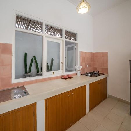 Villa Dadirri - In The Heart Of Seminyak - Walking Distance From Restaurants, Bars And Beach - Perfect Location Seminyak (Bali) Exterior photo
