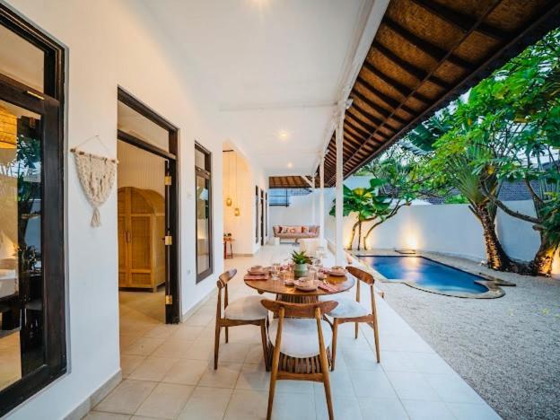 Villa Dadirri - In The Heart Of Seminyak - Walking Distance From Restaurants, Bars And Beach - Perfect Location Seminyak (Bali) Exterior photo